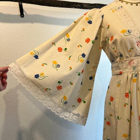 Vintage 70s Handmade Cream Floral Prairie Boho Bell Sleeve Maxi Dress Size Small - Picture 4 of 12